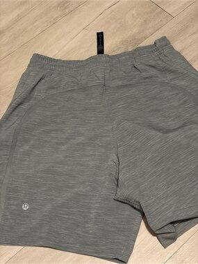 lululemon athletica light gray elastic waist shorts